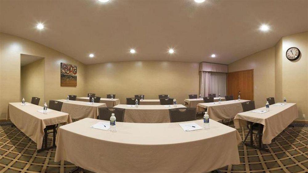 Holiday Inn Express Detroit-Warren/General Motors Technology Center By Ihg Buitenkant foto