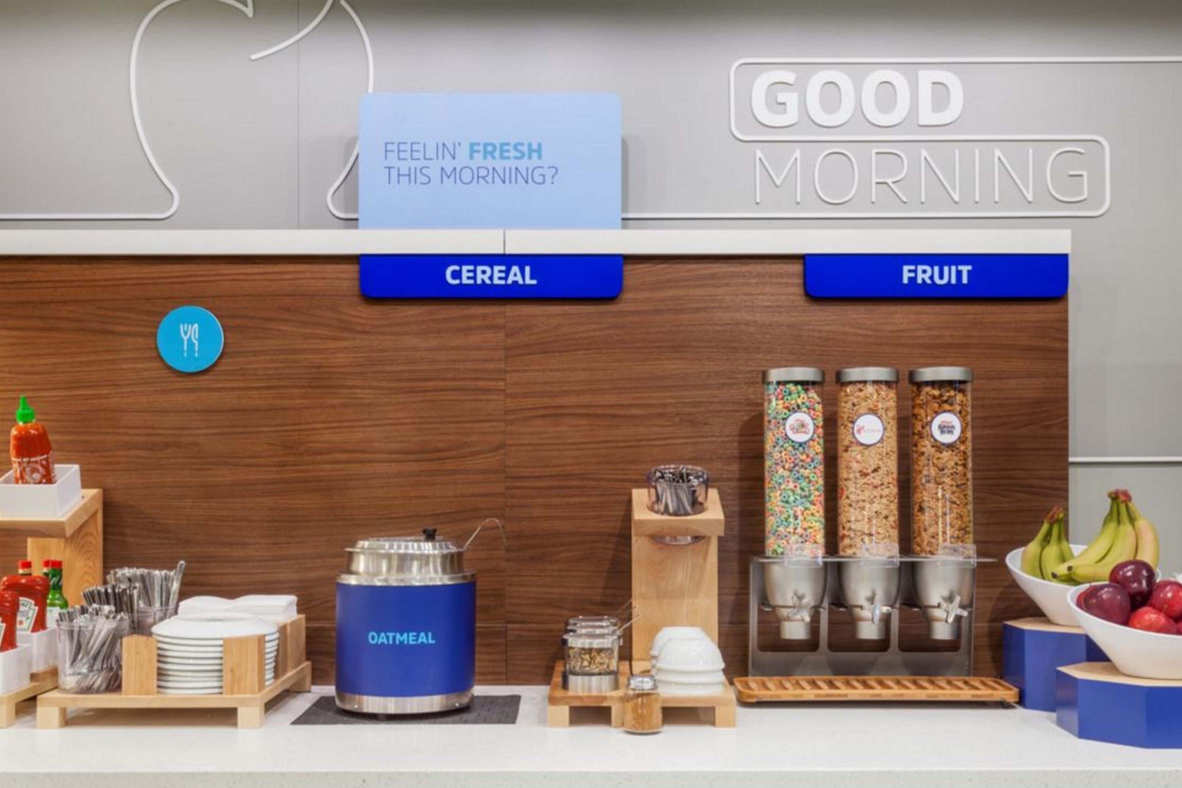 Holiday Inn Express Detroit-Warren/General Motors Technology Center By Ihg Buitenkant foto