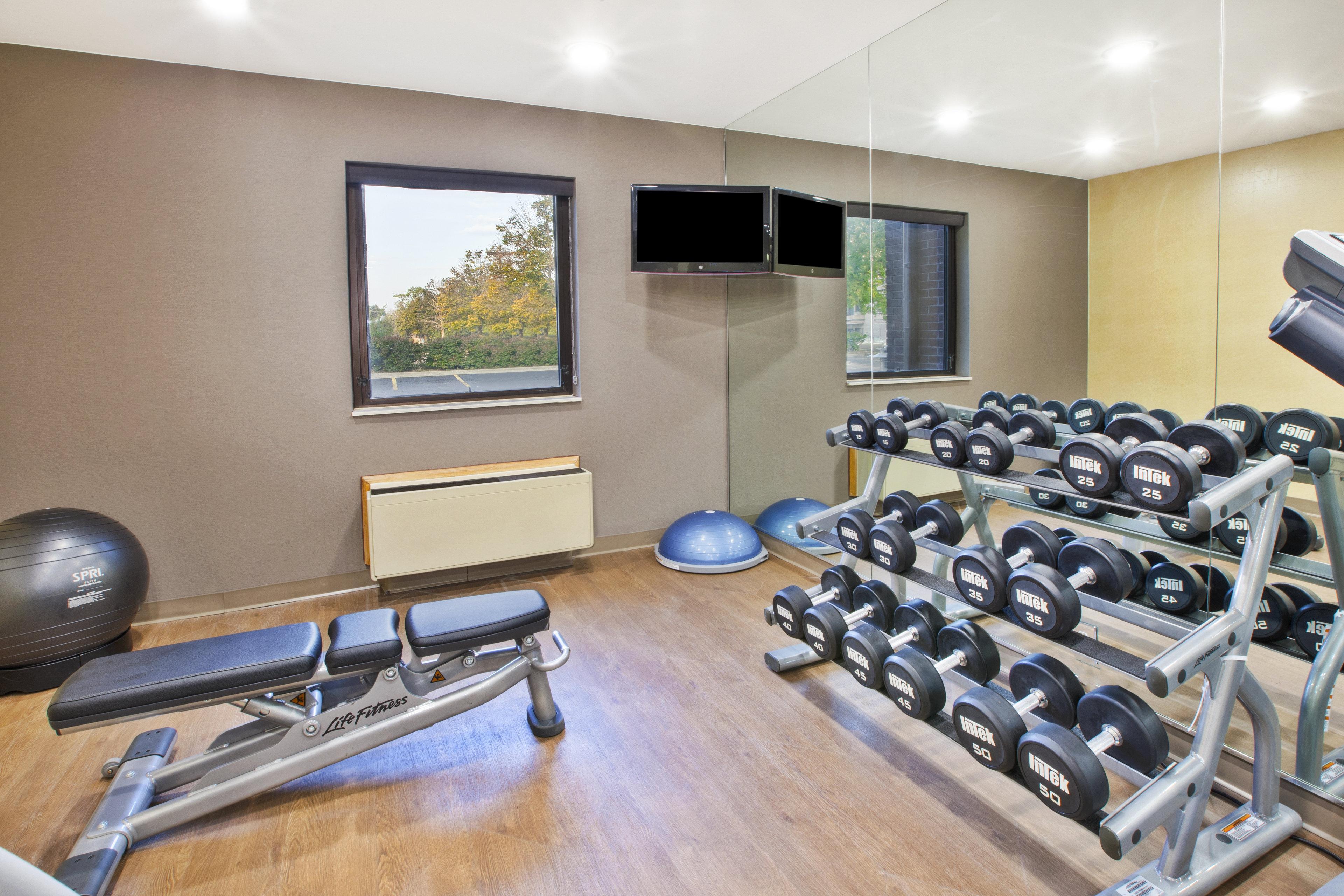Holiday Inn Express Detroit-Warren/General Motors Technology Center By Ihg Buitenkant foto