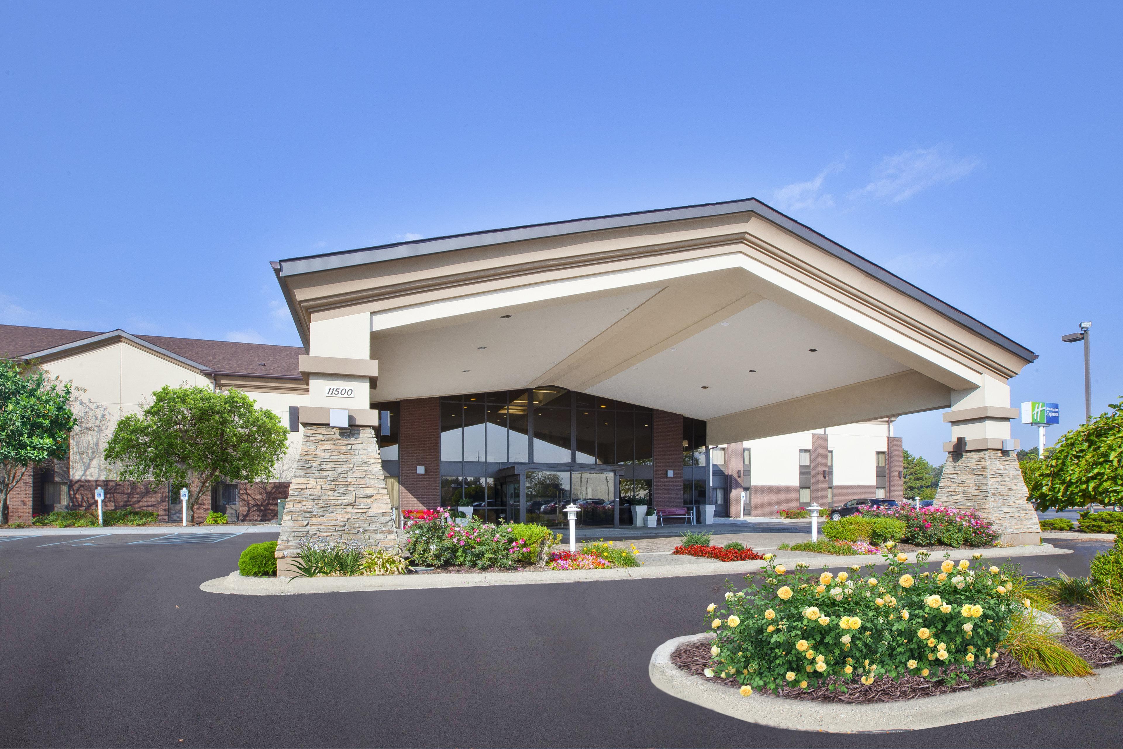 Holiday Inn Express Detroit-Warren/General Motors Technology Center By Ihg Buitenkant foto