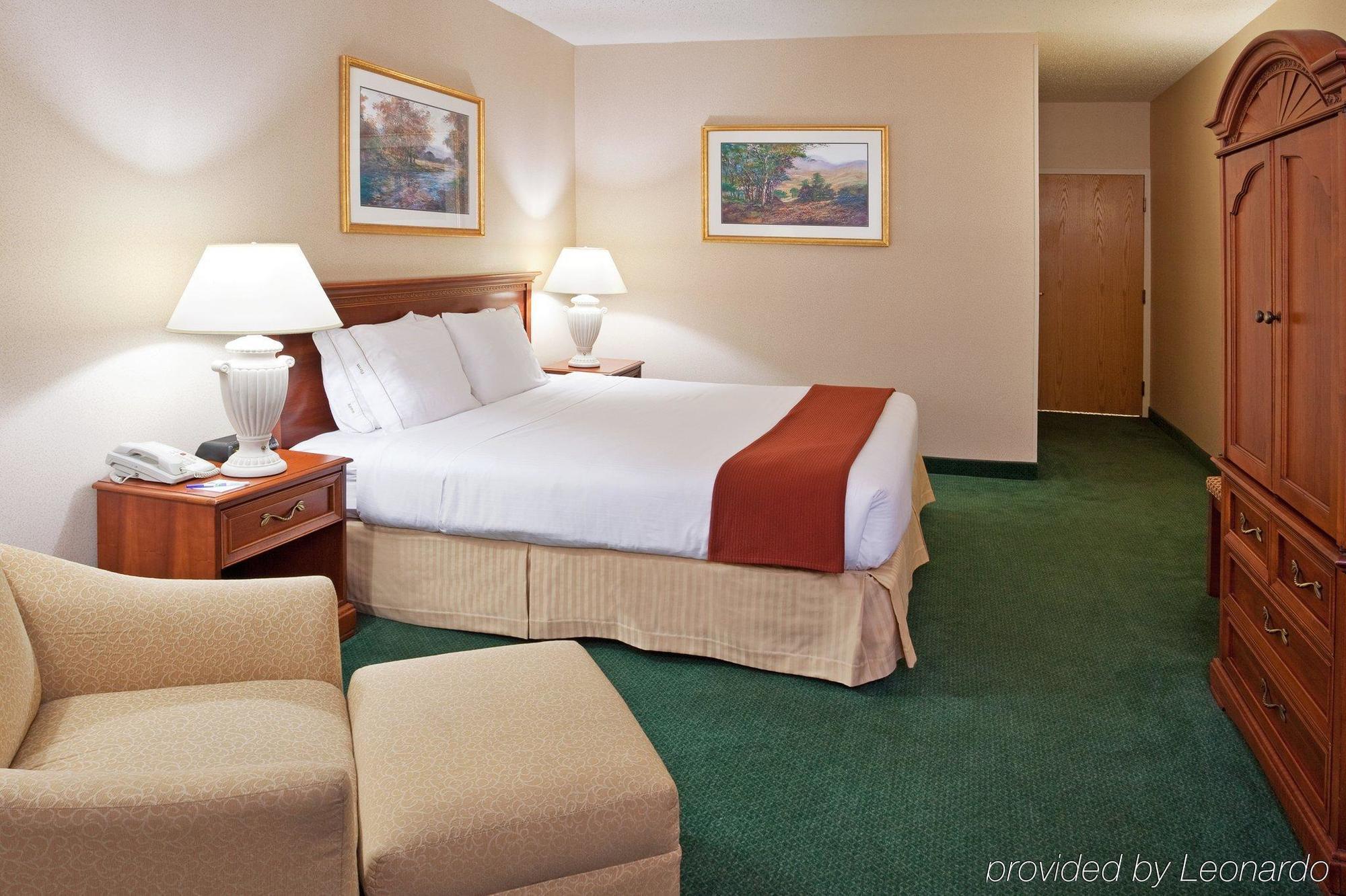 Holiday Inn Express Detroit-Warren/General Motors Technology Center By Ihg Buitenkant foto