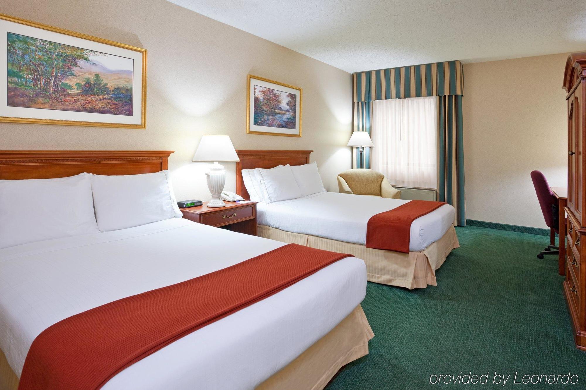 Holiday Inn Express Detroit-Warren/General Motors Technology Center By Ihg Buitenkant foto