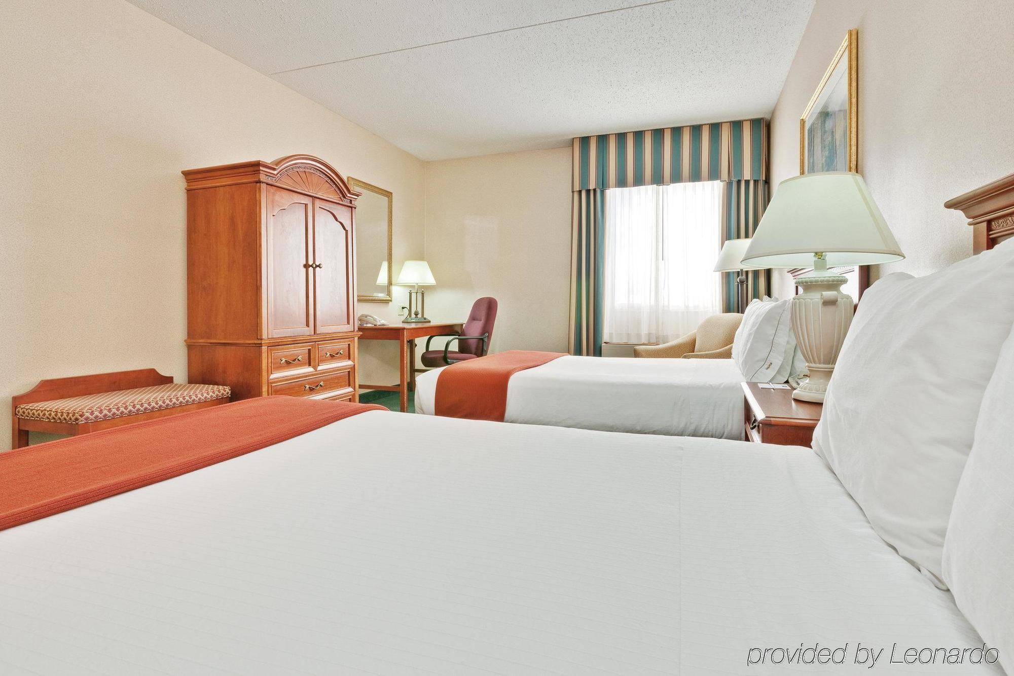 Holiday Inn Express Detroit-Warren/General Motors Technology Center By Ihg Buitenkant foto