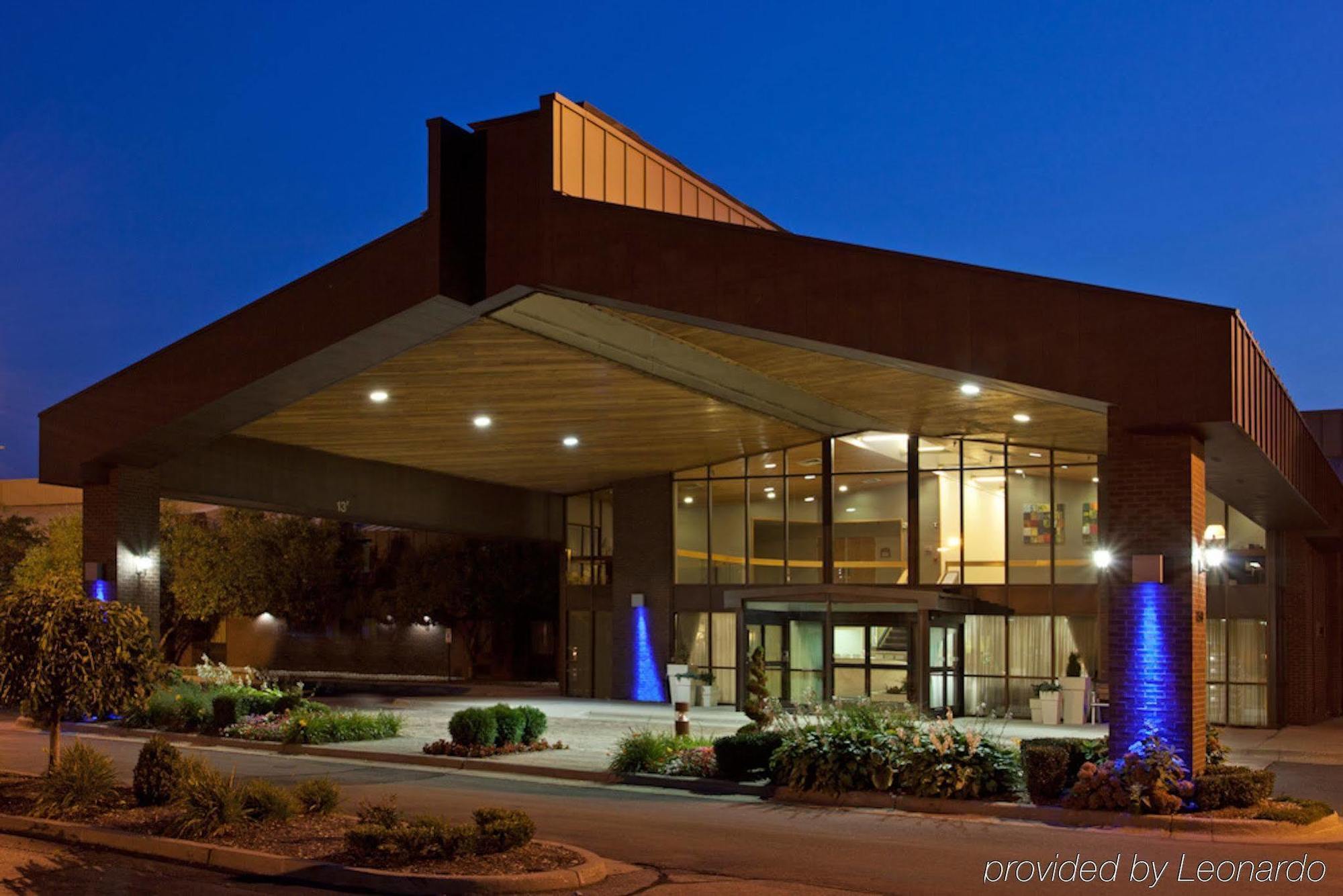 Holiday Inn Express Detroit-Warren/General Motors Technology Center By Ihg Buitenkant foto
