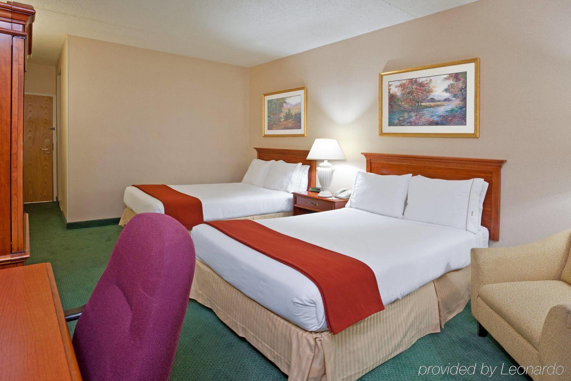 Holiday Inn Express Detroit-Warren/General Motors Technology Center By Ihg Buitenkant foto