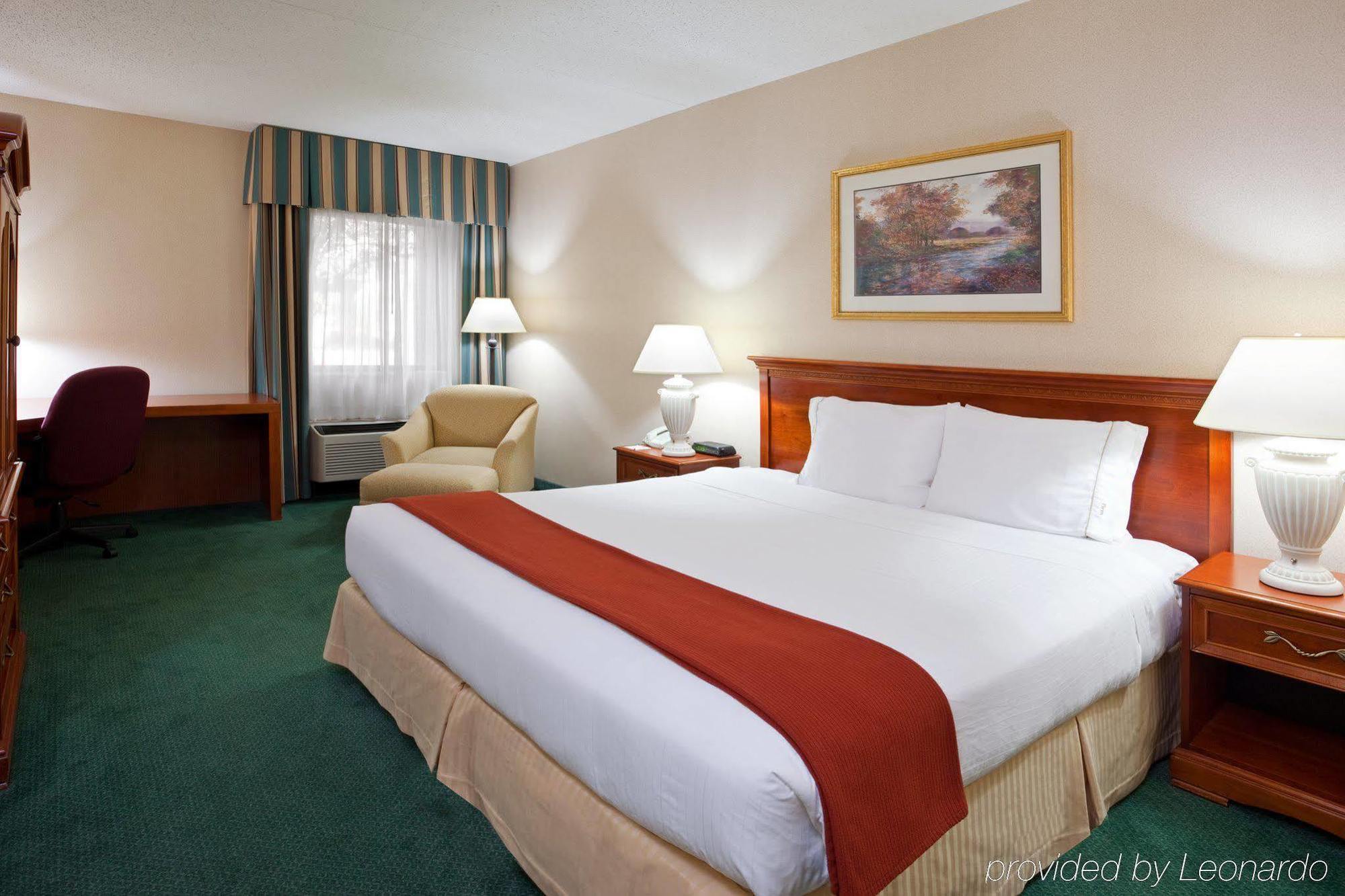Holiday Inn Express Detroit-Warren/General Motors Technology Center By Ihg Buitenkant foto