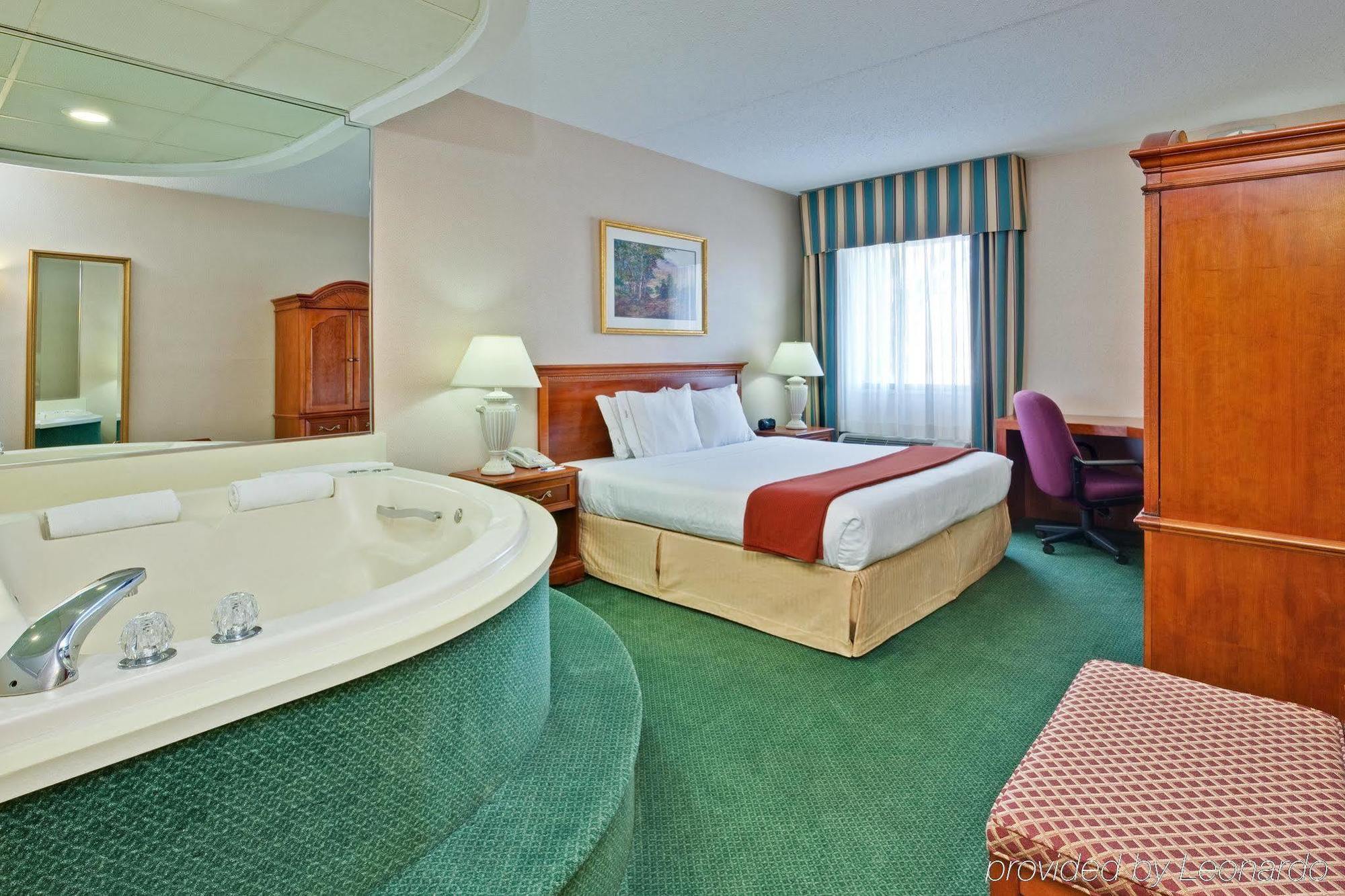 Holiday Inn Express Detroit-Warren/General Motors Technology Center By Ihg Kamer foto