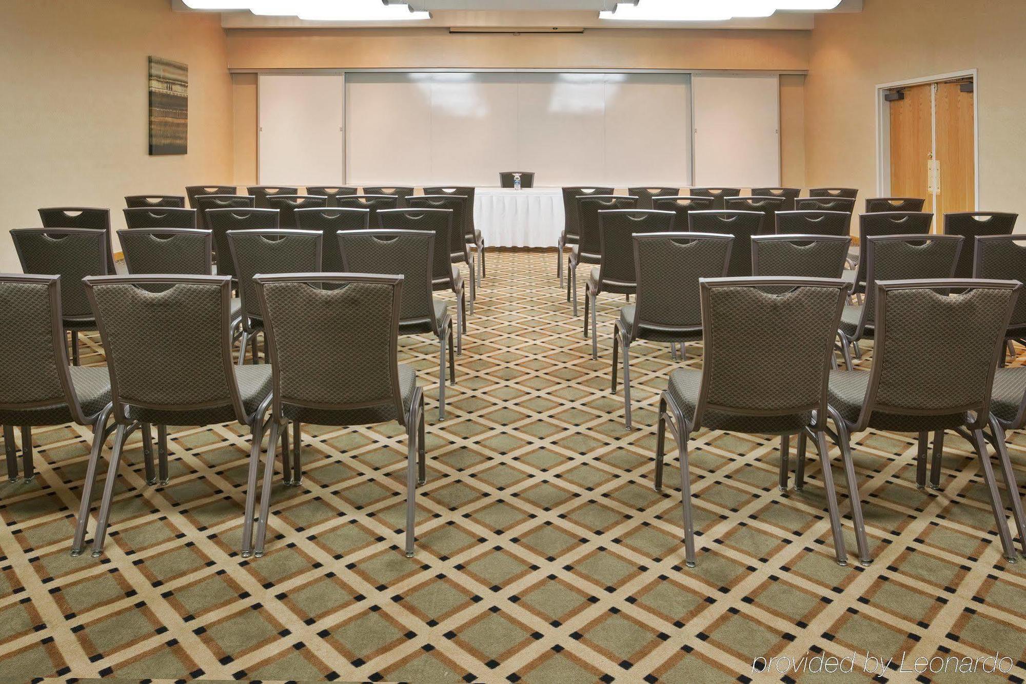 Holiday Inn Express Detroit-Warren/General Motors Technology Center By Ihg Buitenkant foto